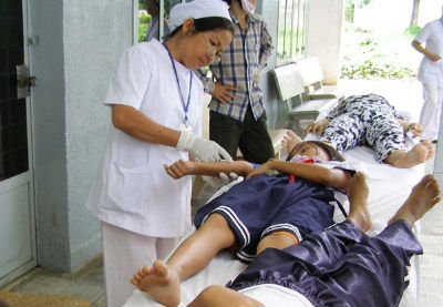 Học sinh bị ngộ độc thực phẩm - Trường từ chối trách nhiệm